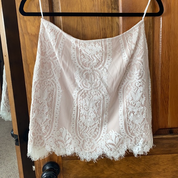 2 piece lace skirt and crop top set - Picture 3 of 4